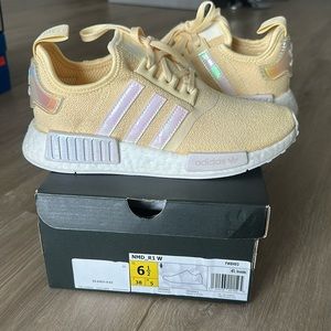 WMNS adidas NMD R1